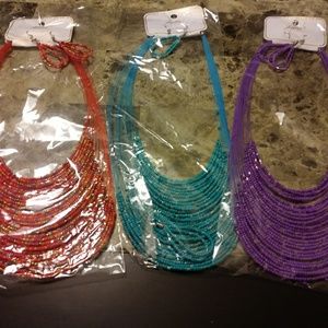 Collares de diferentes colores